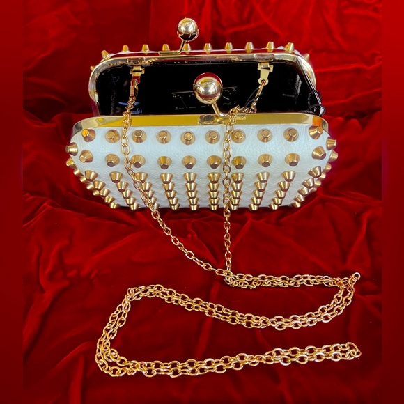 Accessories - NWT OFF WHITE STUDDED CLUCH size small